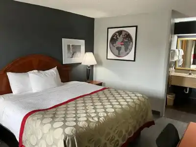 Ramada Macon - 23