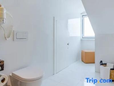 The 7, Suites, Studios & Apartments - 99