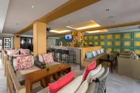Sawaddi Patong Resort & Spa by Tolani - 1