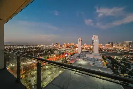 Beautiful Palms Place Suite - 304