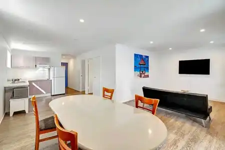 Montego Mermaid Beach Motel - 90