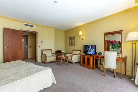 Romance & Family Suites - 81