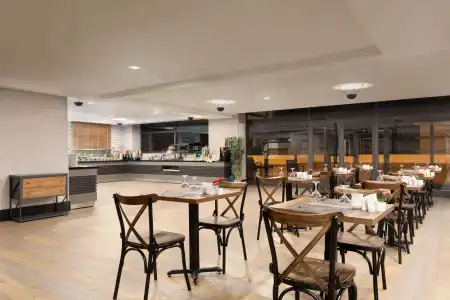Ramada by Wyndham - 16