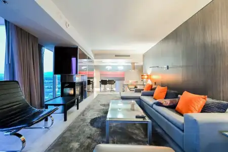Beautiful Palms Place Suite - 302