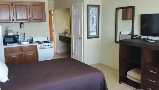 Driftwood Beach Motel - 190