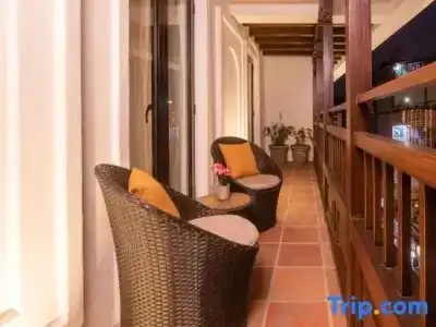 Roadhouse, Thamel, Kathmandu- Contemporary Boutique - 103