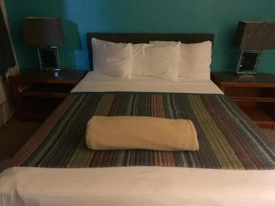 Desert Hills Motel - 29