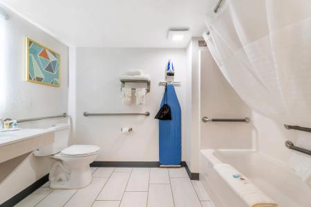 Comfort Inn & Suites Madison East Interstate I-90 - 9