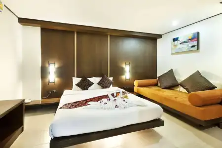 Ratana Chalong - 2