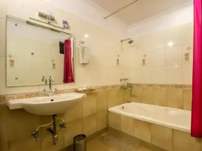 CAPITAL O74390 Grand Park Inn - 7