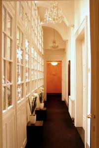 Old Town Square Residence by Emblem - 10