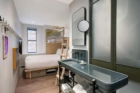 Moxy NYC Times Square - 3