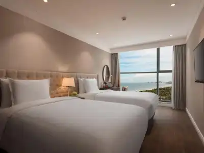 Altara Suites Da Nang by AHG - 4