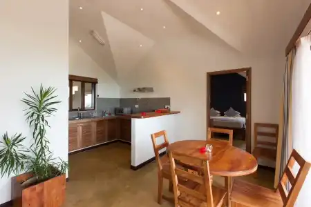 L'Hirondelle Self Catering Guest House - 37