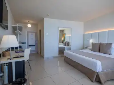 Ons Oceanfront - Adults Only - 3