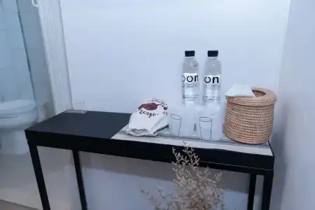Oon Poshtel - 24