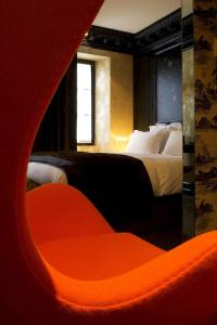 Hôtel du Petit Moulin, Haute Couture by Lacroix - 87