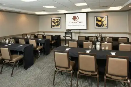 DoubleTree by Hilton Fresno Convention Center - 19