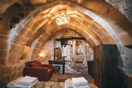 Tale Cave Inn - 88