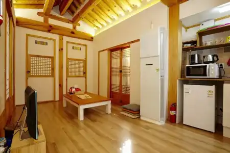 Hanok 24 Guesthouse Gyeongbokgung - 23