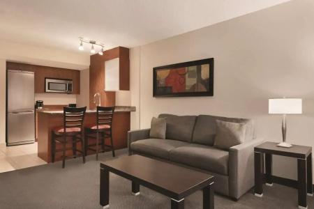 Embassy Suites Montréal by Hilton - 42