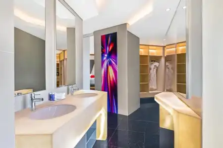 V, Curio Collection by Hilton - 88