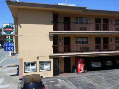 Van Ness Inn - 32