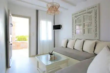Parian Lithos Residence - 41