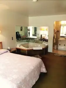 Town N Country Motor Inn - 4