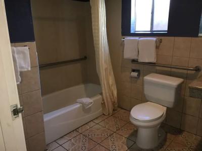 Hyde Park Motel - 25