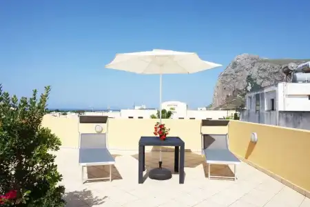 Coralia Bed and Breakfast - 17