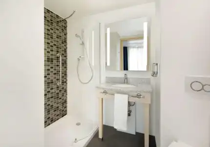 Hampton by Hilton London Excel - 7