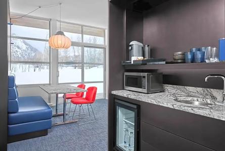 Aspen Meadows Resort - 10