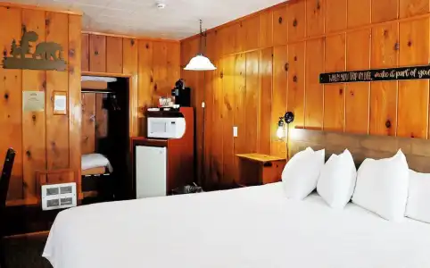 Park Motel and Cabins - 247
