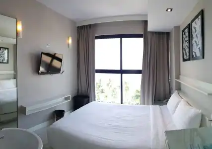 Serenotel Pattaya Beach Front - 38
