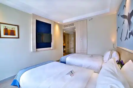 Ramada by Wyndham Old City - 6