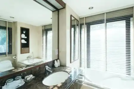 Thomson Residence - 202