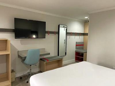 Red Lion Inn & Suites Sacramento - 43