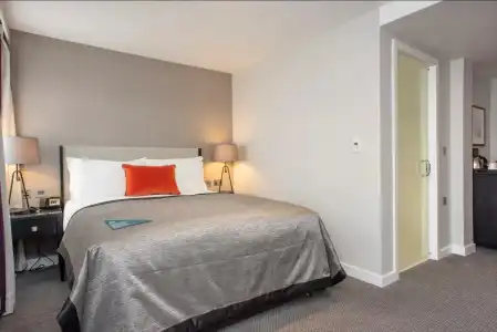 Ten Hill Place - 10