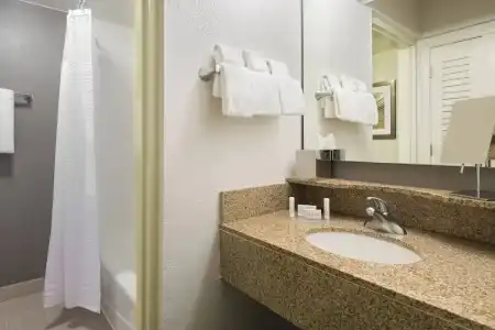 Courtyard by Marriott Wilmington / Wrightsville Beach - 32