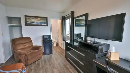 Driftwood Beach Motel - 117