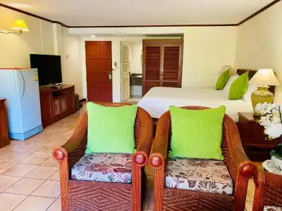 Surin Bay Inn - 39