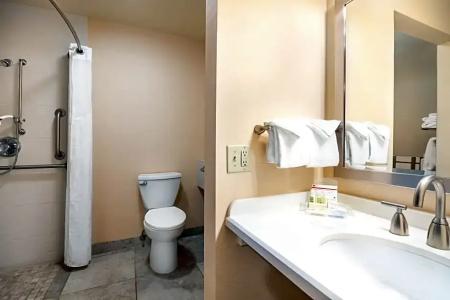 DoubleTree by Hilton San Diego Bayside - 116