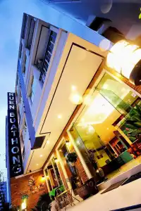 Ruen Buathong Boutique - 0