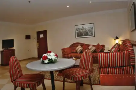 Al Liwan Suites - 20