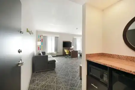 Hampton Inn & Suites Tulsa/Central - 49
