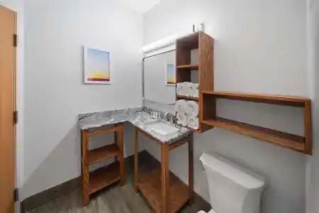 Days Inn & Suites by Wyndham Lubbock Medical Center - 7