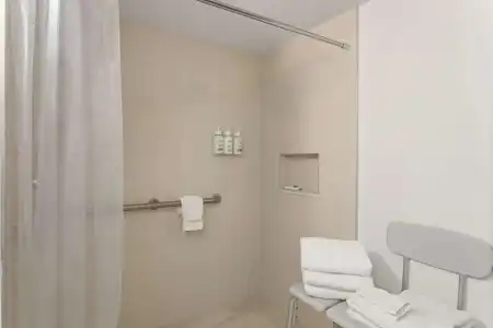 Baymont by Wyndham Orlando North Millenia - 9