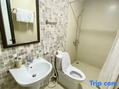 Era Apartment Lac Long Quan - 8