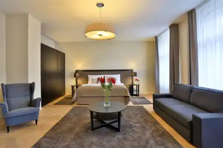 James & Apartments - 9